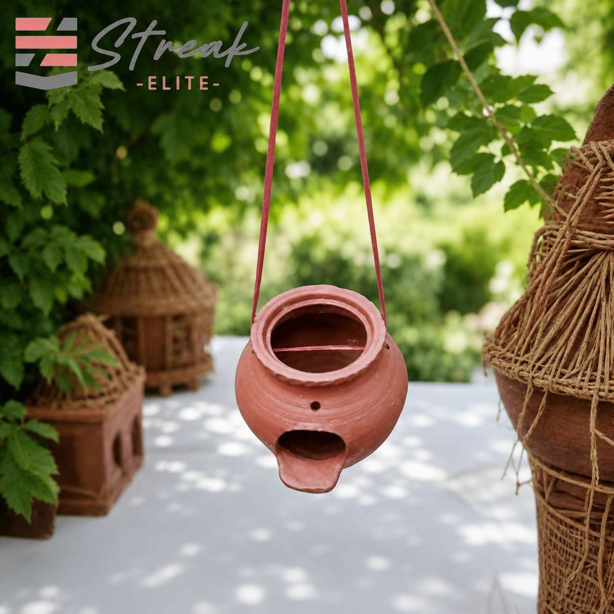 Natural Clay Bird Nest, Temperature Regulating Bird Cage Breeding Nest Outdoor Hanging Bird House for Budgies, Love Birds, Sparrows, Parakeets nest.